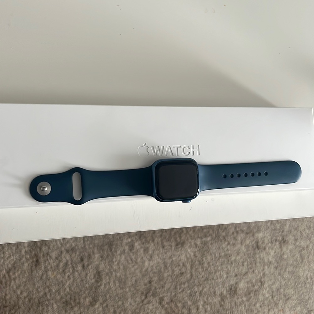 Hi. I’m selling my used Apple Watch Series 7. It’s included w/ box and charger.
